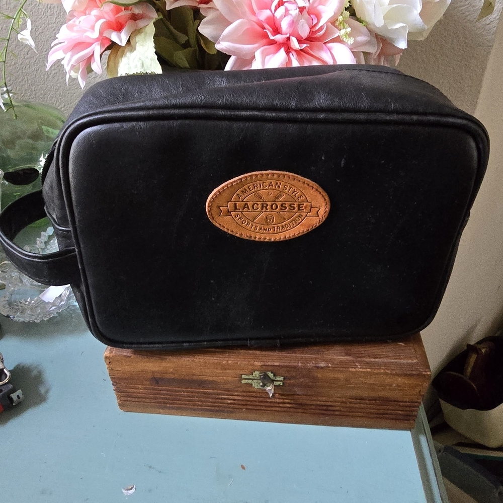 Lacrosse toiletry bad leather